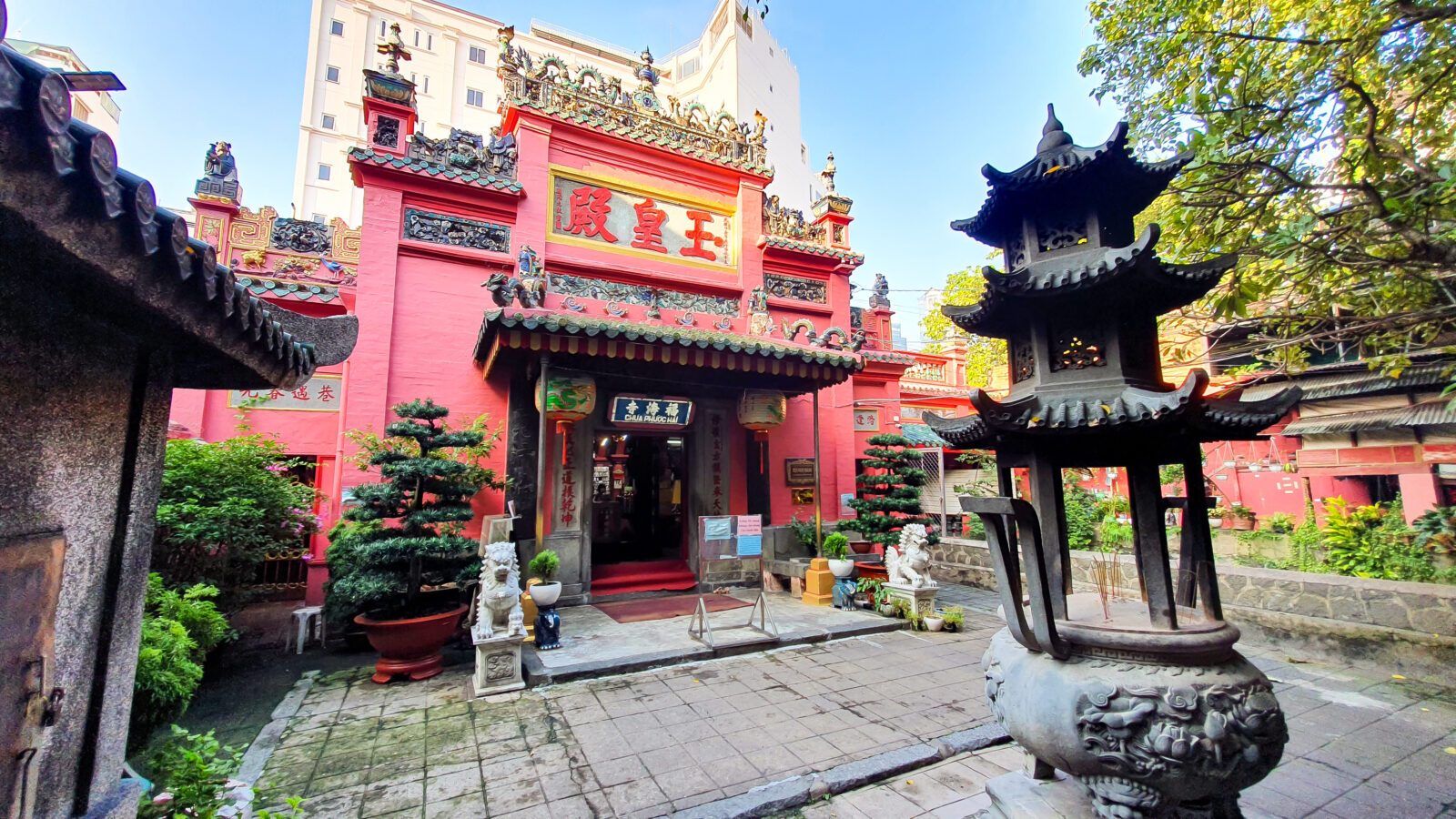 Facade View Of Jade Emperor Pagoda In District 1 Of Ho Chi Minh City, Vietnam. This Pagoda Was Built In 1892 By Chinese And Very Famous In Ho Chi Minh City.